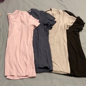 4 extra large v-neck tees.